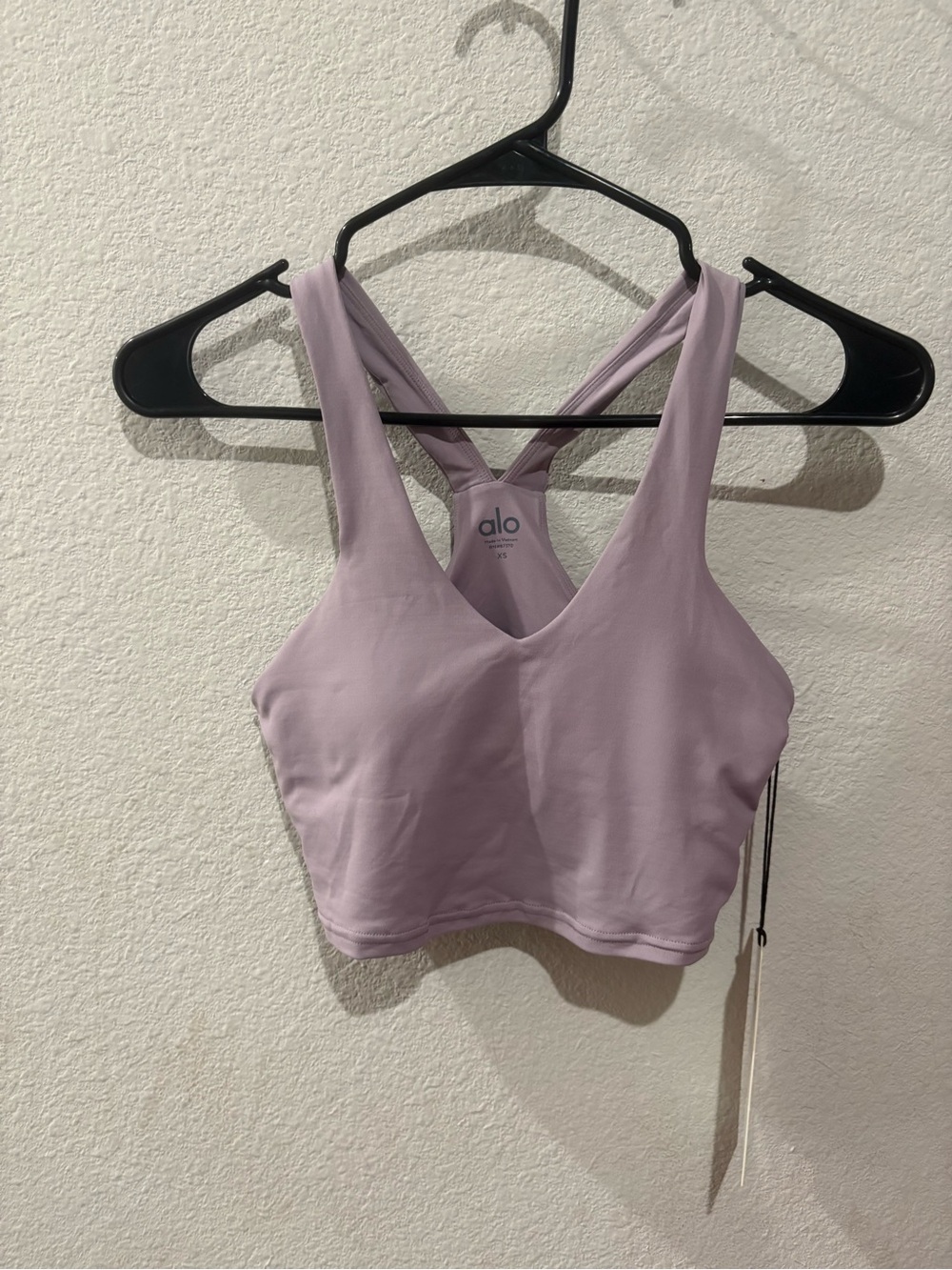 ALO Yoga Lavender V‑Neck Crossback Sports Bra